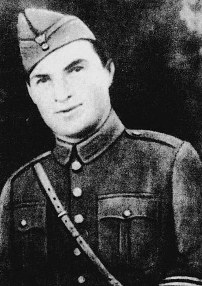 Δημήτρης 2ea437e0e9e43ea9d0bb249548ba6f56
