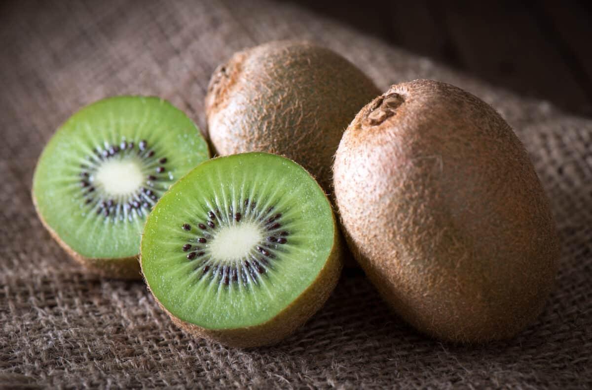 kiwi fruit 1200x792 1