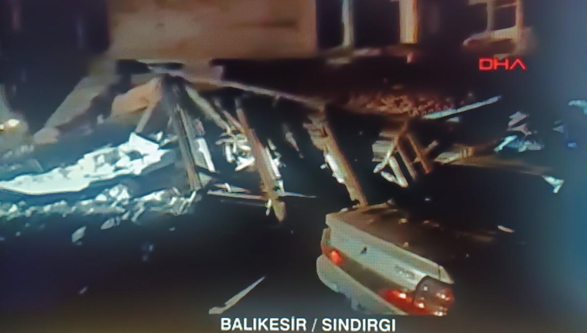 Σοκ στην Τουρκία από τον δυνατό σεισμό - Κτίρια κατέρρευσαν και υπέστησαν σοβαρές ζημιές 3