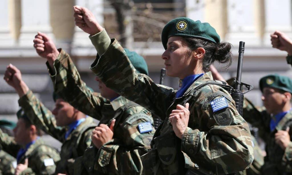 Πρέπει ή δεν πρέπει οι γυναίκες στην Ελλάδα να πηγαίνουν υποχρεωτικά στρατό; 1 ginaikes stratos 1024x614 1