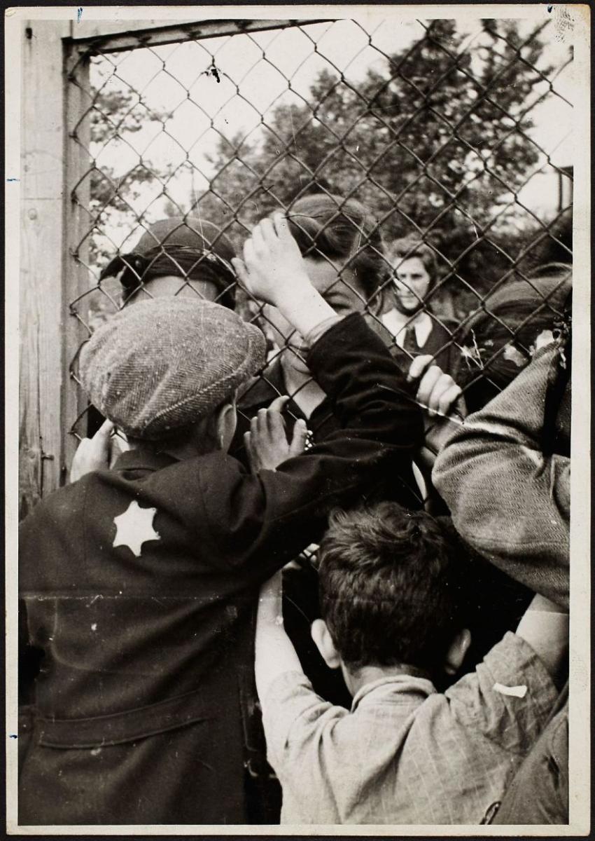 Εβραίος φωτογράφος έθαψε αυτές τις φωτογραφίες για να μην τις βρουν οι Ναζί 11 c4ca4238a0b923820dcc509a6f75849b 65