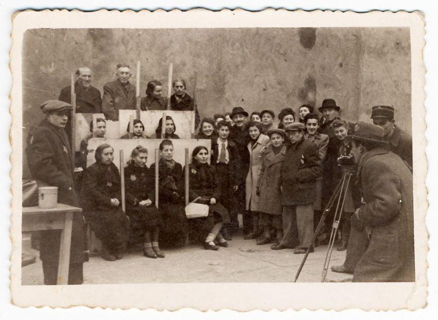 Εβραίος φωτογράφος έθαψε αυτές τις φωτογραφίες για να μην τις βρουν οι Ναζί 17 8f14e45fceea167a5a36dedd4bea2543 21