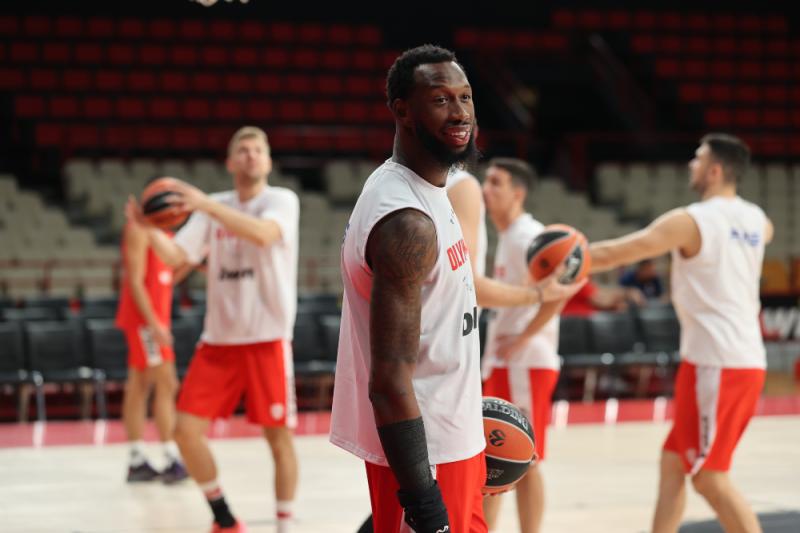 Μιλουτίνοφ: "Δεν σκέφτομαι τι έγινε πέρυσι με τη Μονακό" - Ατάκα για Χολ