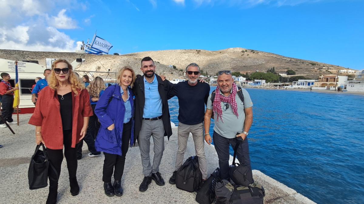 Ψέριμος: Οι 2 μαθητές του νησιού παρέλασαν με παιδιά του 11ου Δημοτικού Περιστερίου για την 28η Οκτωβρίου 1 image 467 1536x864 1