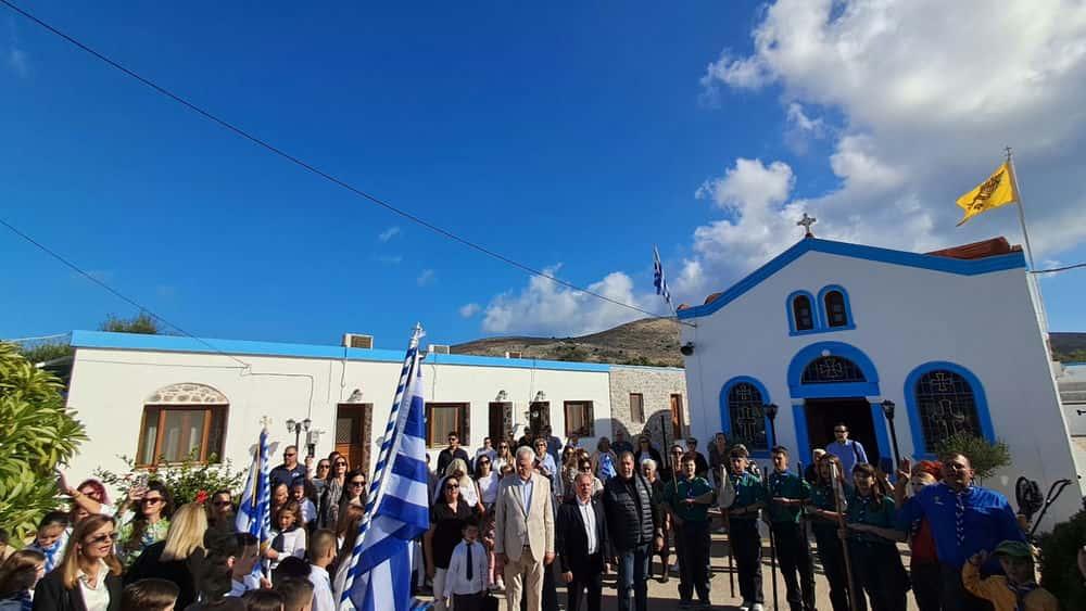 Ψέριμος: Οι 2 μαθητές του νησιού παρέλασαν με παιδιά του 11ου Δημοτικού Περιστερίου για την 28η Οκτωβρίου 19 viber image 2025 10 28 10 12 25 153