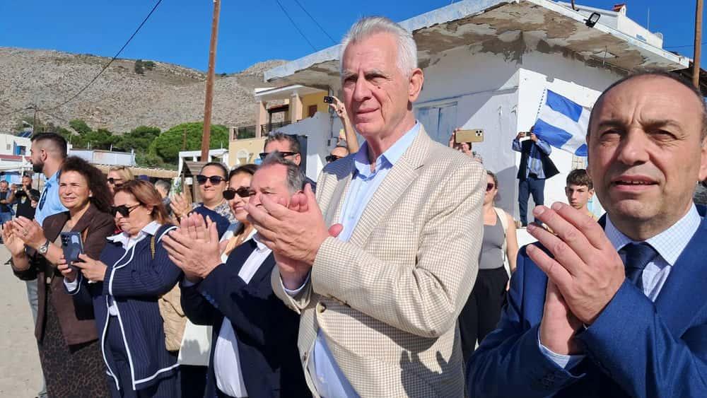 Ψέριμος: Οι 2 μαθητές του νησιού παρέλασαν με παιδιά του 11ου Δημοτικού Περιστερίου για την 28η Οκτωβρίου 32 viber image 2025 10 28 10 12 27 183