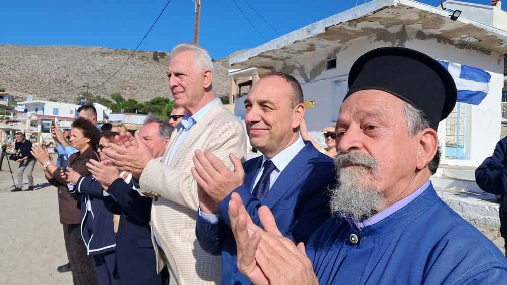 Ψέριμος: Οι 2 μαθητές του νησιού παρέλασαν με παιδιά του 11ου Δημοτικού Περιστερίου για την 28η Οκτωβρίου 33 viber image 2025 10 28 10 12 27 356