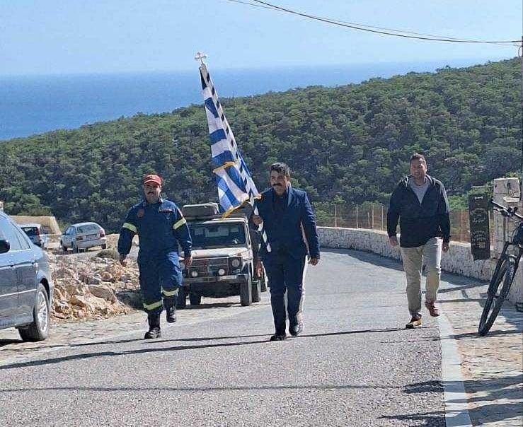 Γαύδος: Χωρίς μαθητές η παρέλαση – Κράτησαν οι κάτοικοι τη σημαία 1 gavdos parelasi1