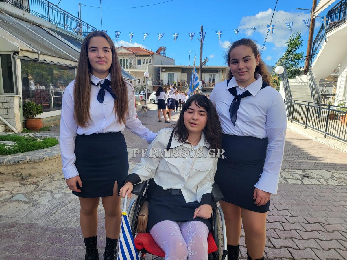 Συγκινητική στιγμή – Η πρώτη παρέλαση της μικρής Αλεξίας μετά τον τραυματισμό της από αδέσποτη σφαίρα 4 571177704 1295103479297204 4065530234324650066 n