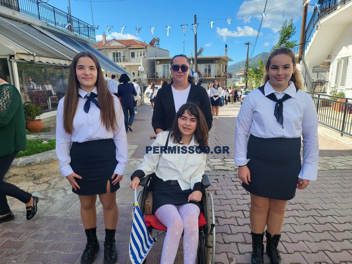 Συγκινητική στιγμή – Η πρώτη παρέλαση της μικρής Αλεξίας μετά τον τραυματισμό της από αδέσποτη σφαίρα 5 571339621 1295102989297253 7070067084760179397 n