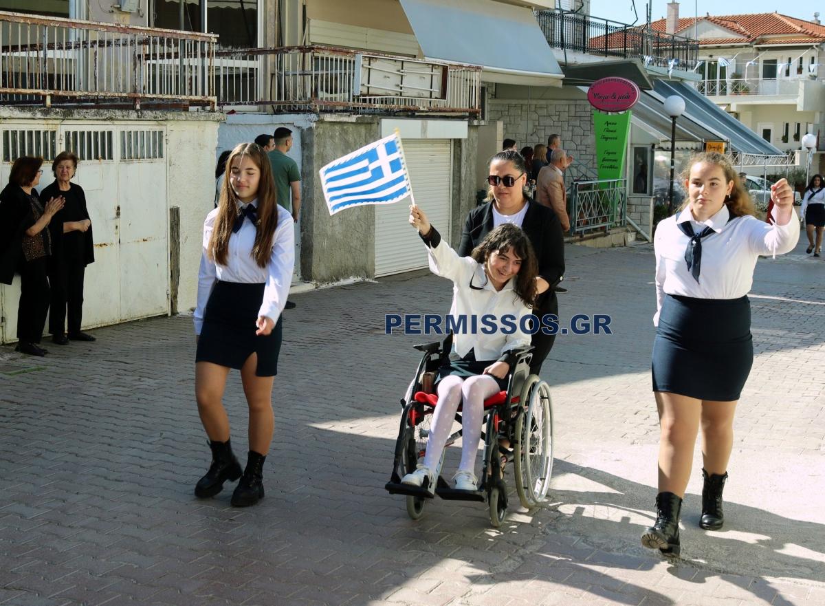 Συγκινητική στιγμή – Η πρώτη παρέλαση της μικρής Αλεξίας μετά τον τραυματισμό της από αδέσποτη σφαίρα 7 572805597 1295146835959535 6484584105707982617 n