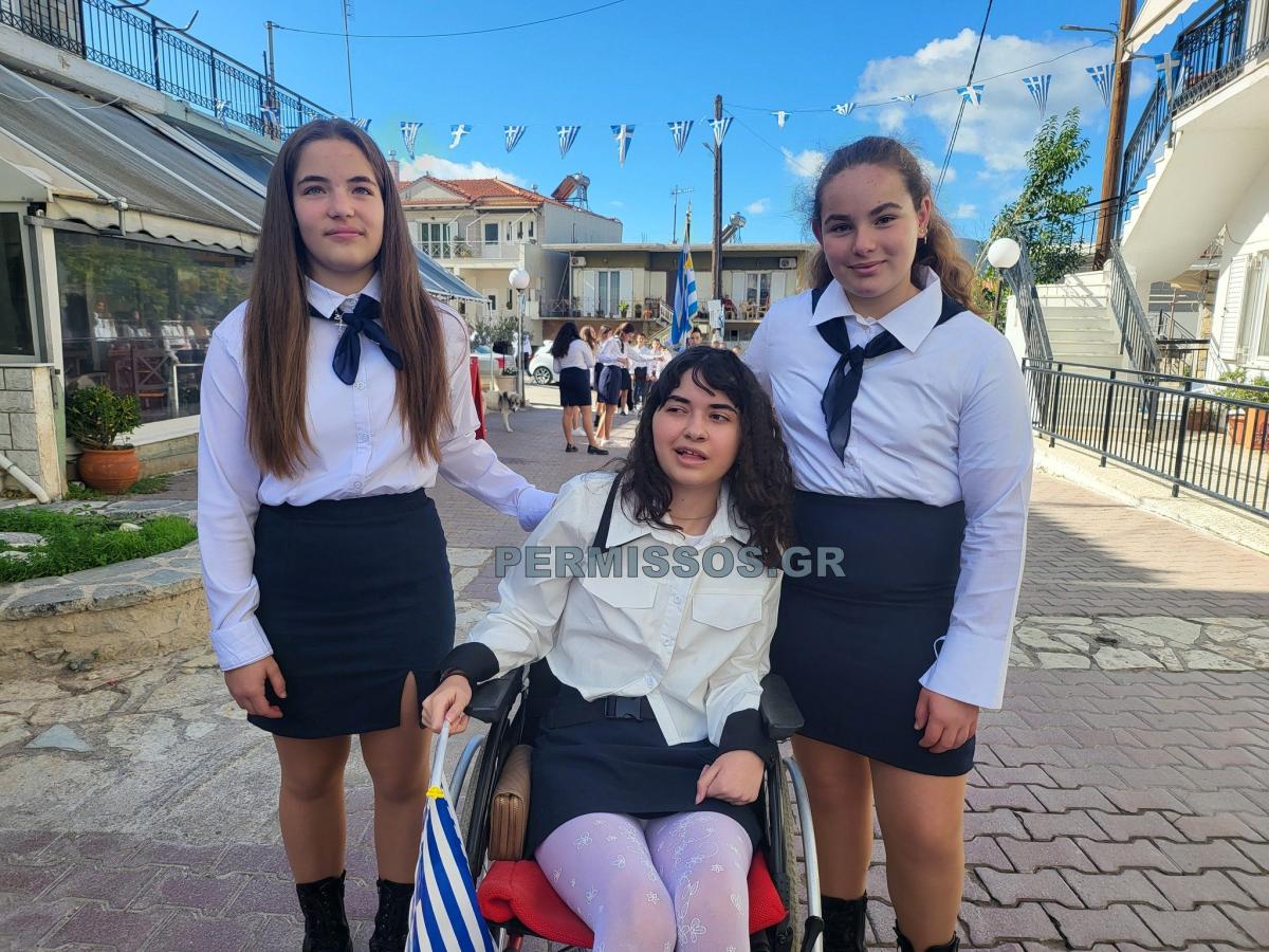 Συγκινητική στιγμή – Η πρώτη παρέλαση της μικρής Αλεξίας μετά τον τραυματισμό της από αδέσποτη σφαίρα 8 572815171 1295103149297237 1292801753743015620 n