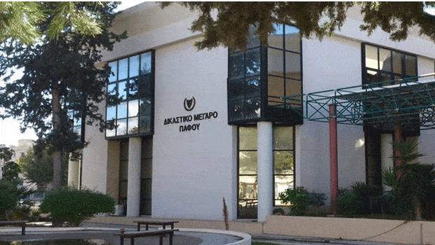 Φpiκη: Την βiαζε και εκείνη τον αγκάλιασε επειδή νόμιζε πως ήταν ο σύντροφός της που κοιμόταν δίπλα 1 dikastiko megaro pafou id 1073984