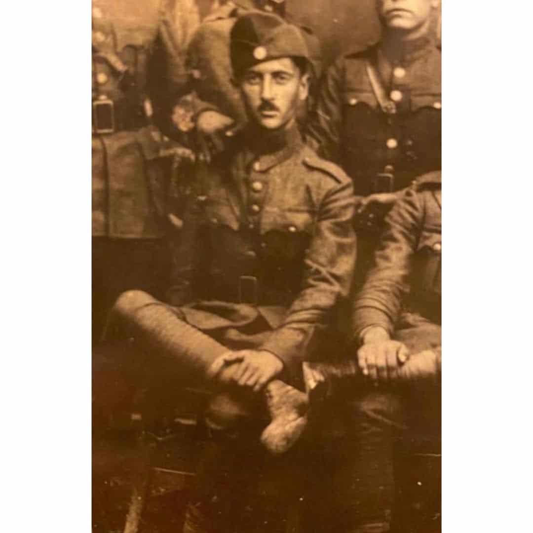 Χατζηδάκης: Συγκίνηση και περηφάνια για τον πατέρα του που τραυματίστηκε στο ελληνοαλβανικό μέτωπο 1 571186538 1411531480334216 7276799528809905072 n