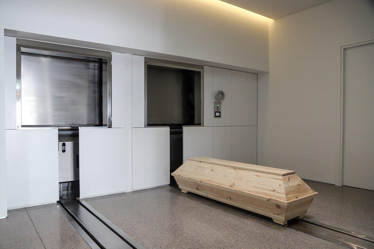 Αυτή η υπάλληλος αποκαλύπτει τι συμβαίνει στο σώμα κατά την αποτέφρωση 2 apotefrotirio ritsona 8