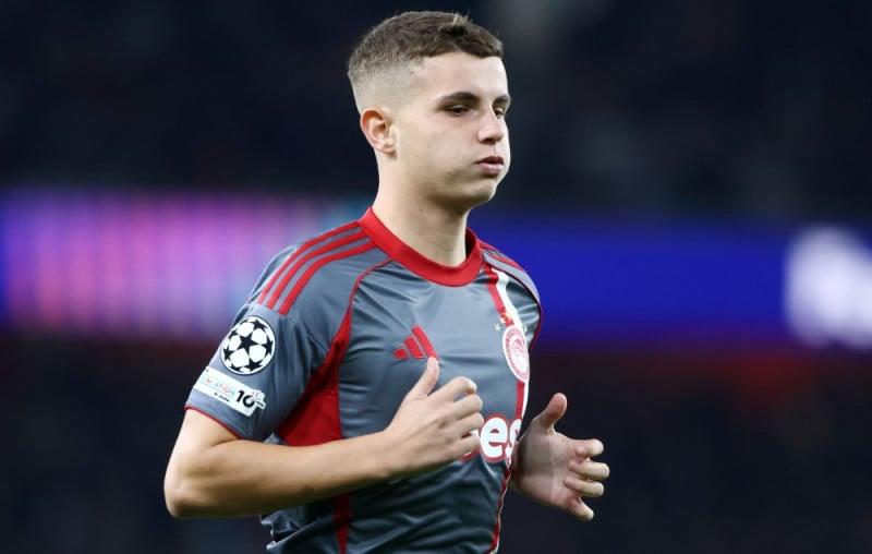 Γιατί δεν παίζει ο Μουζακίτης σε Ολυμπιακό - Μεγαλύτερη πώληση από Κωστούλα