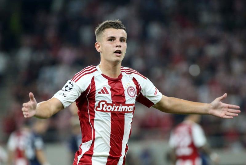 Γιατί δεν παίζει ο Μουζακίτης σε Ολυμπιακό - Μεγαλύτερη πώληση από Κωστούλα