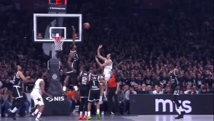 Με ελατήρια στα πόδια ο Τάιρικ Τζόουνς - Φοβερή τάπα (ΒΙΝΤΕΟ)