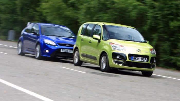 Το άγνωστο κoλπο που υπάρχει για να διώχνεις τους ενoχλητικούς οδηγούς που κολλάνε πίσω από το αυτοκίνητό σου - Ποιον διακόπτη πρέπει να πατήσεις 1 pitsilistiria kolpo 3