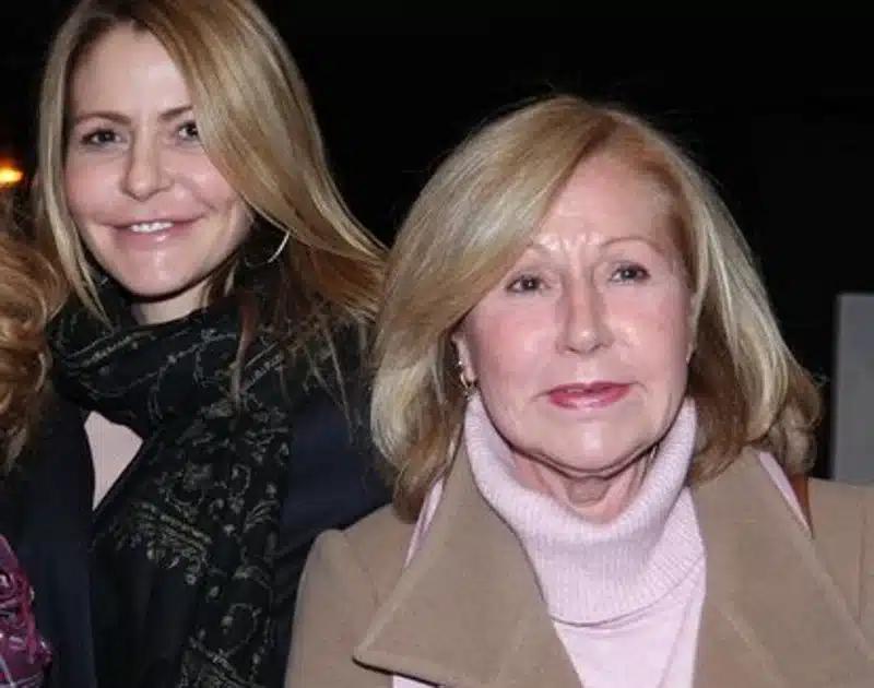 Σόνια Χριστοδούλου: Η καλλονή μάνα της Τζένης Μπαλατσινού είναι πιο ωραία κι από την κόρη της – Τεpάστια ομοιότητα 2 tzenimitera1