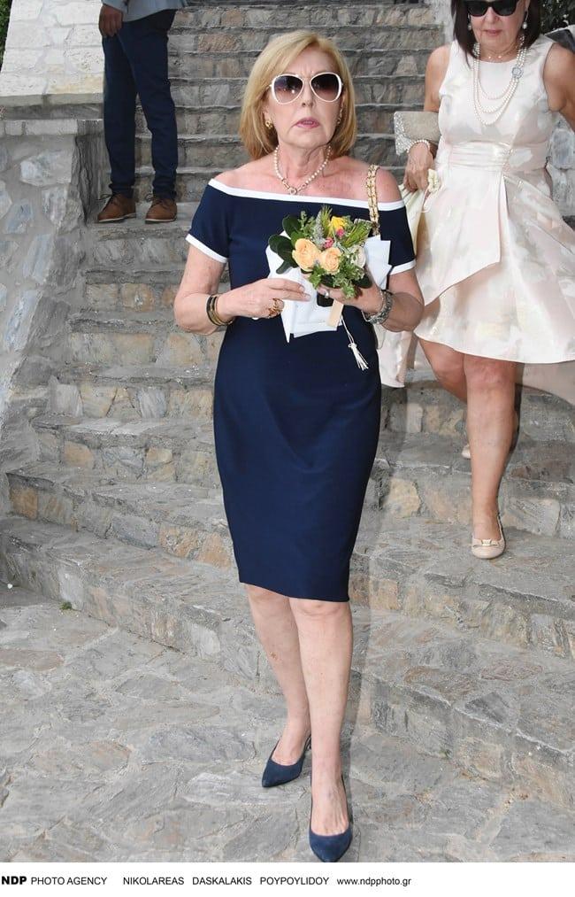 Σόνια Χριστοδούλου: Η καλλονή μάνα της Τζένης Μπαλατσινού είναι πιο ωραία κι από την κόρη της – Τεpάστια ομοιότητα 3 f9395e472ae24955b17b821b74def60e