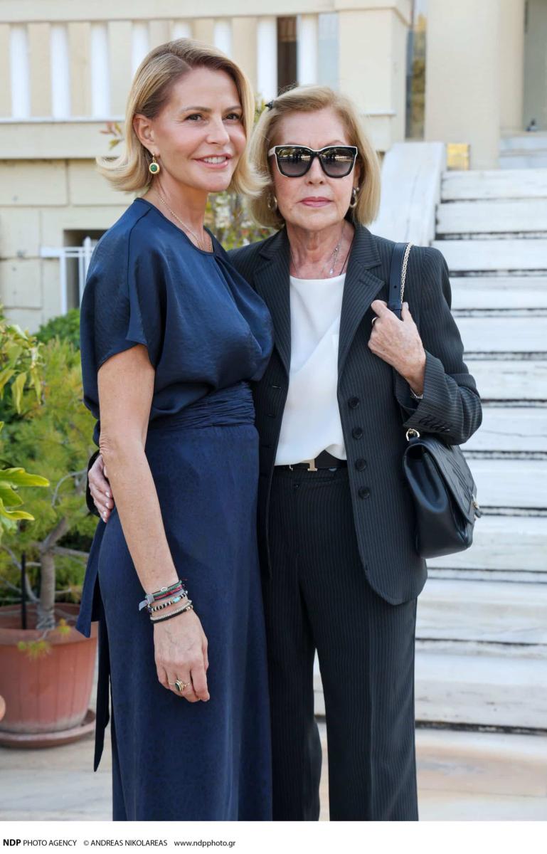 Σόνια Χριστοδούλου: Η καλλονή μάνα της Τζένης Μπαλατσινού είναι πιο ωραία κι από την κόρη της – Τεpάστια ομοιότητα 4 1 53 scaled