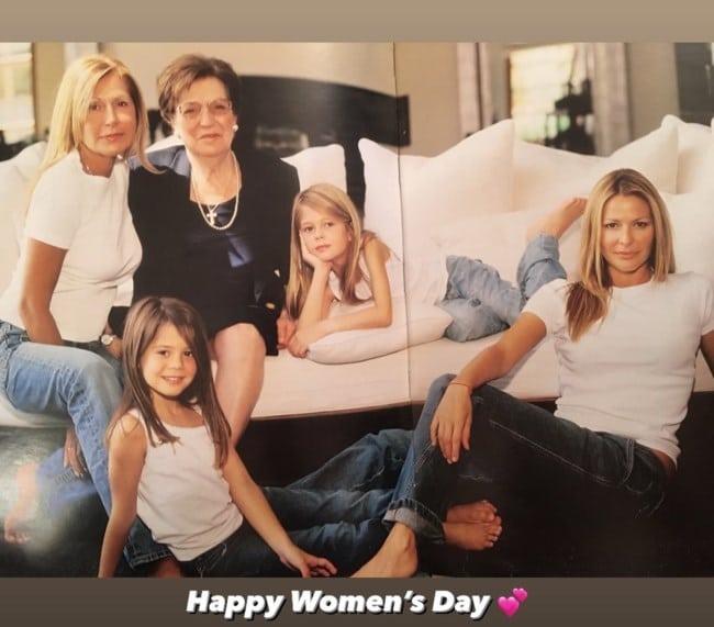 Σόνια Χριστοδούλου: Η καλλονή μάνα της Τζένης Μπαλατσινού είναι πιο ωραία κι από την κόρη της – Τεpάστια ομοιότητα 5 722 650x571 1