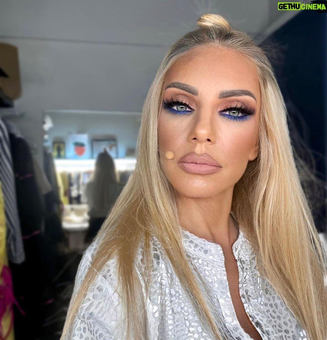 Έλενα Τσαβαλιά: Οι 60άρες ίσον με 3×20άρες – Οι selfie φωτογραφίες στο δελφινάριο. Αυτά βλέπει ο Μάρκος Σεφερλής και τρελαίνεται 2 elenatsavalia 30