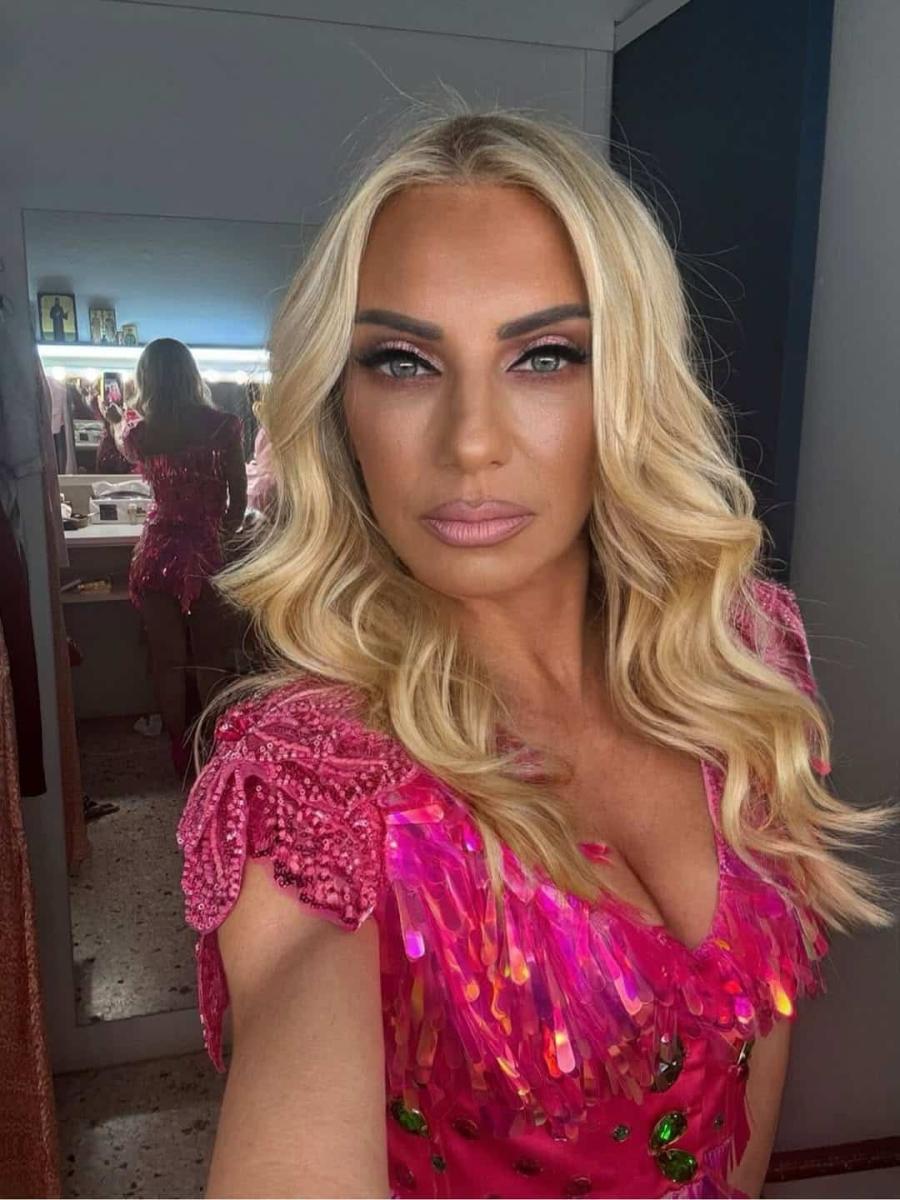 Έλενα Τσαβαλιά: Οι 60άρες ίσον με 3×20άρες – Οι selfie φωτογραφίες στο δελφινάριο. Αυτά βλέπει ο Μάρκος Σεφερλής και τρελαίνεται 3 1 55