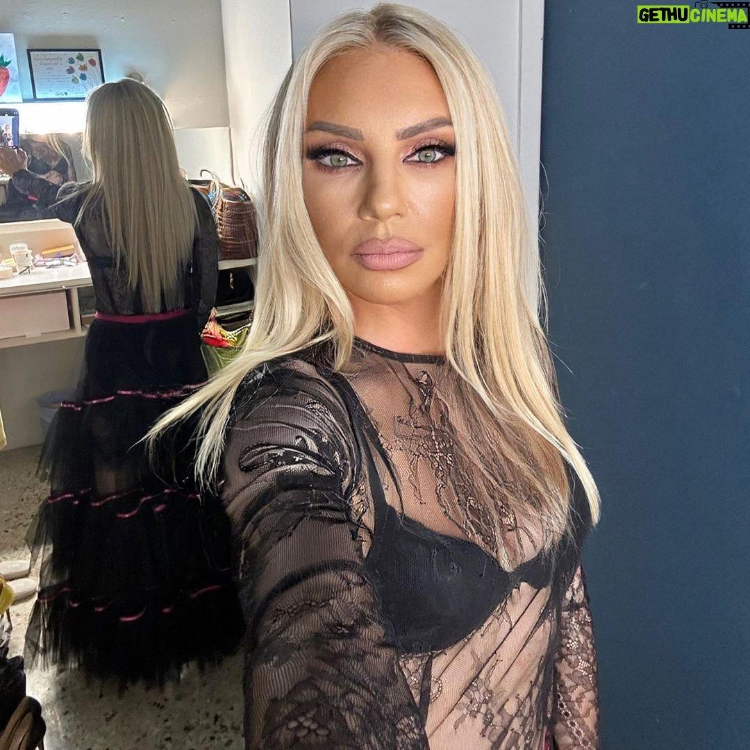 Έλενα Τσαβαλιά: Οι 60άρες ίσον με 3×20άρες – Οι selfie φωτογραφίες στο δελφινάριο. Αυτά βλέπει ο Μάρκος Σεφερλής και τρελαίνεται 5 elenatsavalia 61