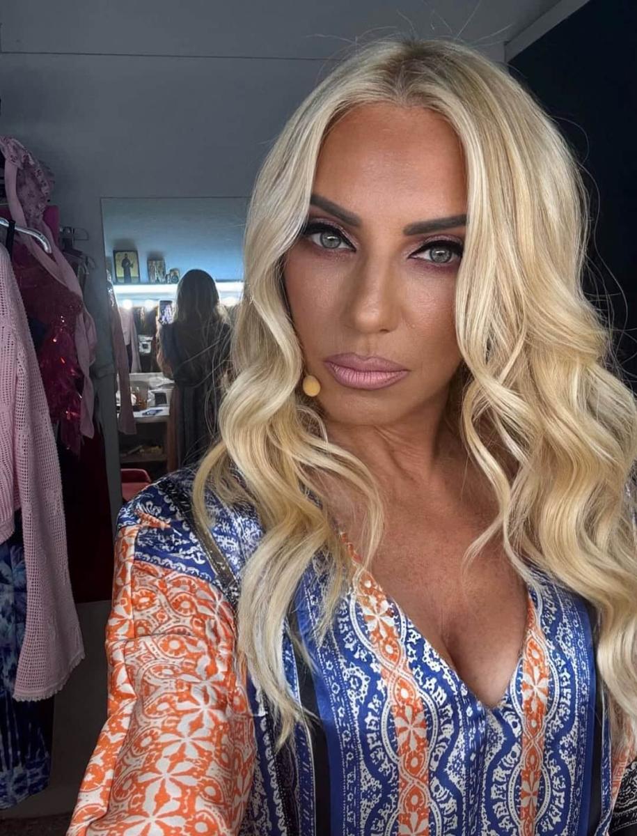 Έλενα Τσαβαλιά: Οι 60άρες ίσον με 3×20άρες – Οι selfie φωτογραφίες στο δελφινάριο. Αυτά βλέπει ο Μάρκος Σεφερλής και τρελαίνεται 6 33 6