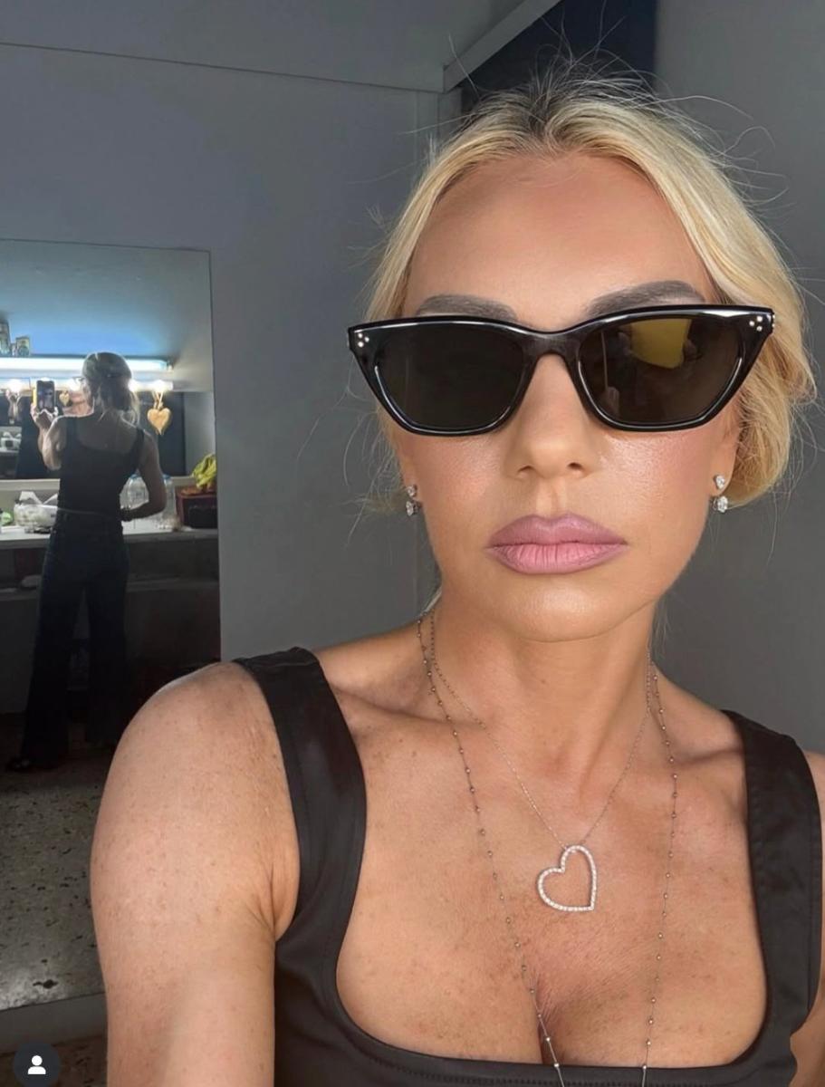 Έλενα Τσαβαλιά: Οι 60άρες ίσον με 3×20άρες – Οι selfie φωτογραφίες στο δελφινάριο. Αυτά βλέπει ο Μάρκος Σεφερλής και τρελαίνεται 8 stigmiotypo othonis 2025 10 31 01.10.11