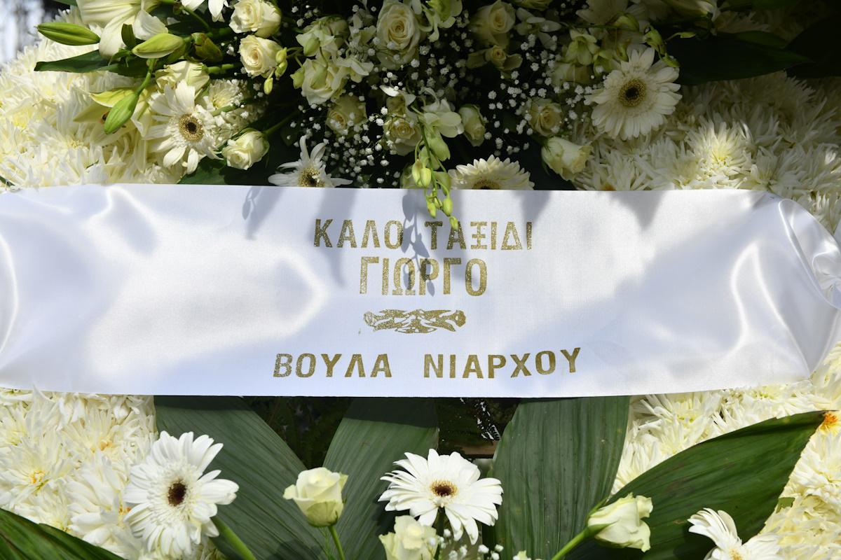Μάρα Θρασυβουλίδου: Συντετριμμένη στην κηδεία του συζύγου της, Γιώργου Νιάρχου – Σπάραξε η κόρη του 9 kideia niarxou 4