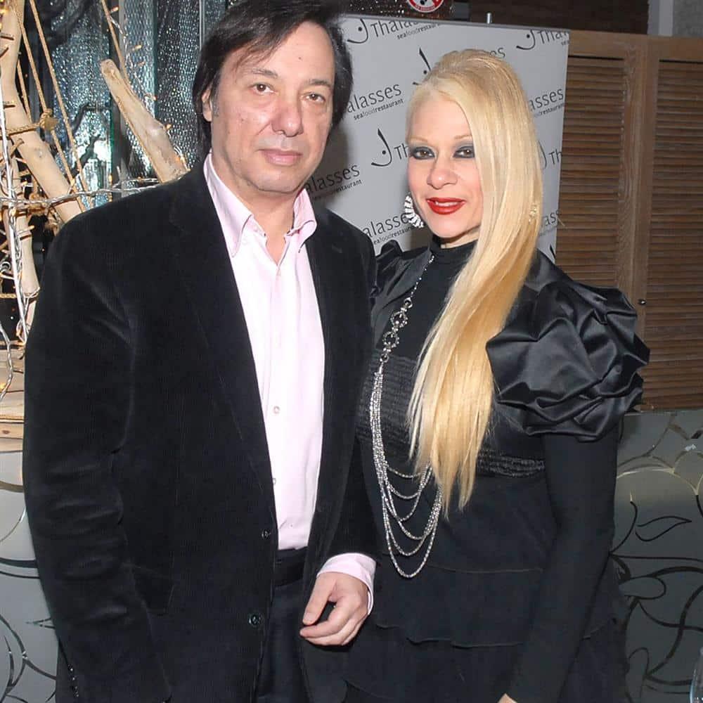 Μάρα Θρασυβουλίδου: Συντετριμμένη στην κηδεία του συζύγου της, Γιώργου Νιάρχου – Σπάραξε η κόρη του 14 1000 79662410 803d 4896 8835 0d97fb975d6c