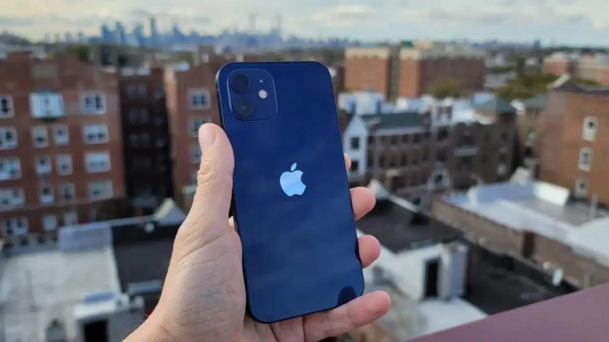 Αποσύρεται μοντέλο iPhone λόγω εκπομπής υψηλών επιπέδων ηλεκτρομαγνητικής ακτινοβολία 2 iphone 12 a2402 01