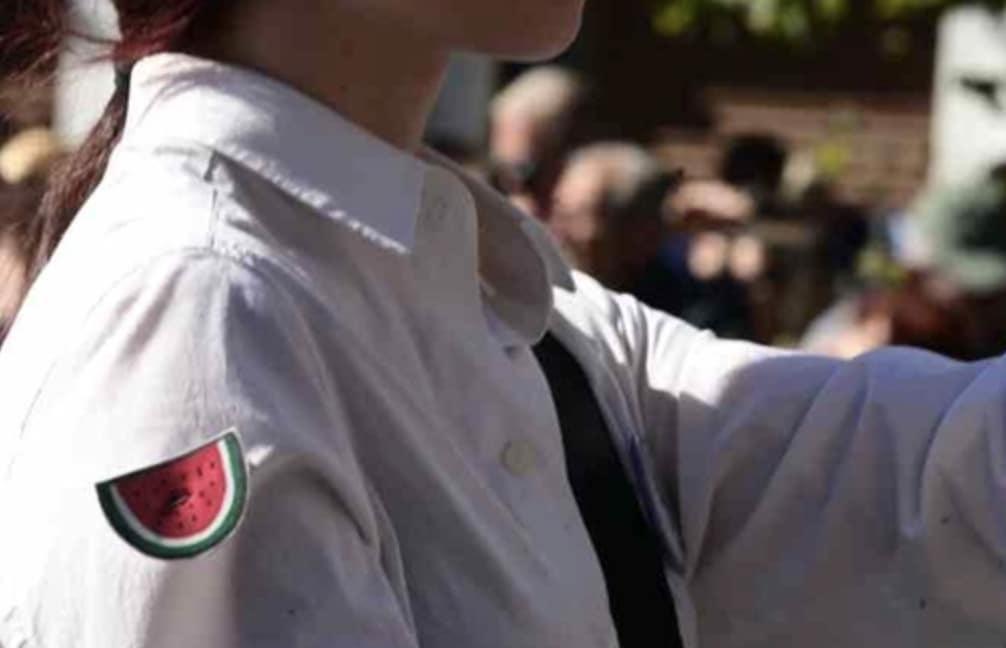 Φροντιστήριο δίνει πλήρη υποτροφία στις μαθήτριες που «φόρεσαν το καρπούζι» στην παρέλαση 1 stigmiotypo othonis 2025 10 31 23.25.17