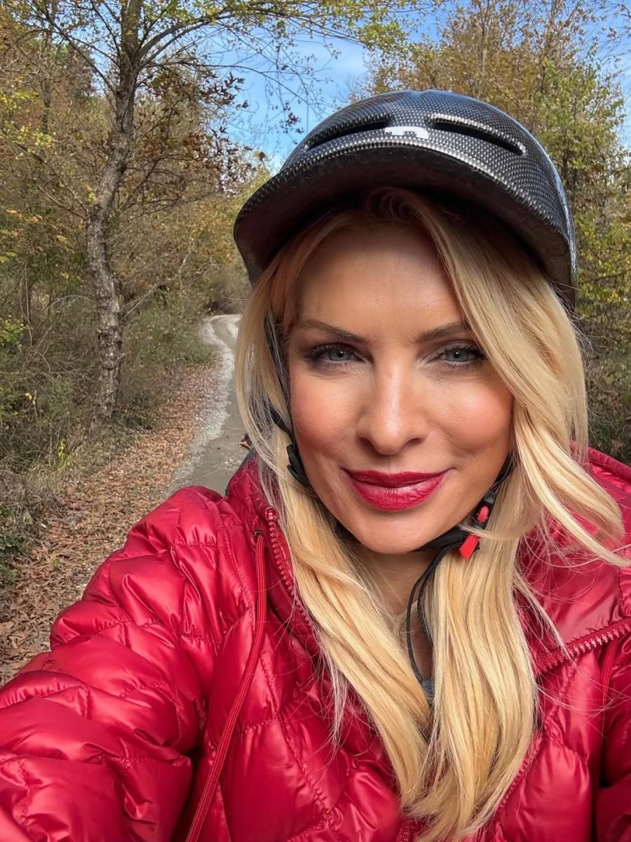 Ελένη Μενεγάκη: Για ιππασία στην πιο μαγική ελληνική τοποθεσία μαζί με την Μαρίνα και τον Παντζόπουλο 2 13