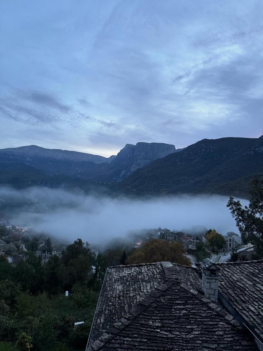 Ελένη Μενεγάκη: Για ιππασία στην πιο μαγική ελληνική τοποθεσία μαζί με την Μαρίνα και τον Παντζόπουλο 6 2 4