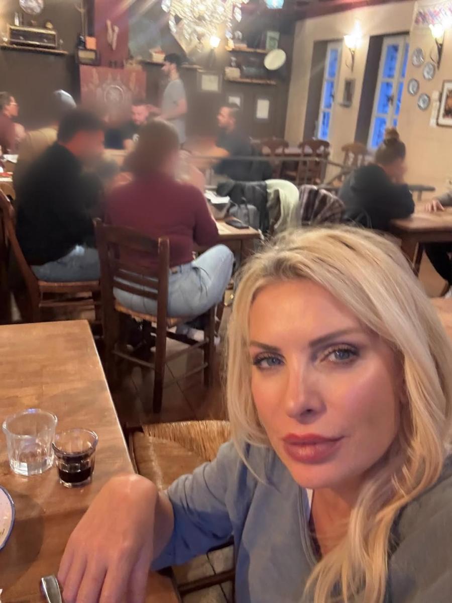 Ελένη Μενεγάκη: Για ιππασία στην πιο μαγική ελληνική τοποθεσία μαζί με την Μαρίνα και τον Παντζόπουλο 10 6 1