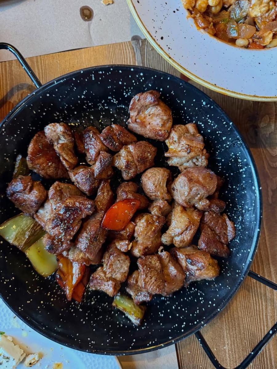 Ελένη Μενεγάκη: Για ιππασία στην πιο μαγική ελληνική τοποθεσία μαζί με την Μαρίνα και τον Παντζόπουλο 11 7 1