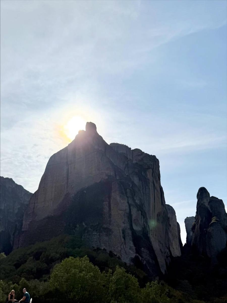 Ελένη Μενεγάκη: Για ιππασία στην πιο μαγική ελληνική τοποθεσία μαζί με την Μαρίνα και τον Παντζόπουλο 15 11 1