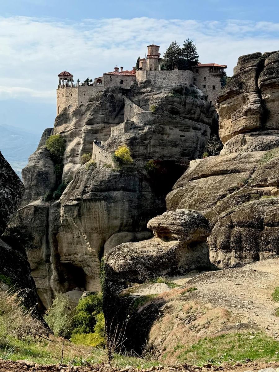 Ελένη Μενεγάκη: Για ιππασία στην πιο μαγική ελληνική τοποθεσία μαζί με την Μαρίνα και τον Παντζόπουλο 16 12