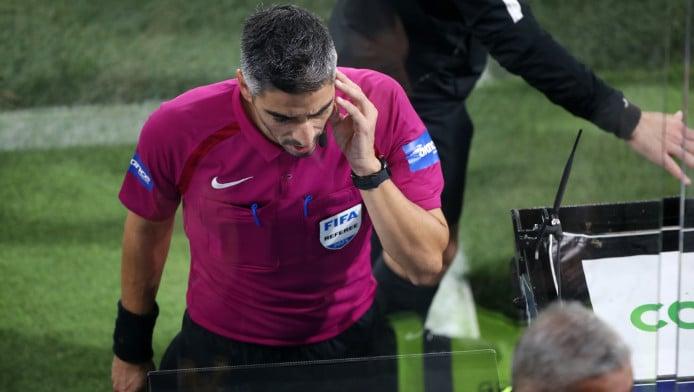 Γι' αυτό είναι στα κάγκελα η ΑΕΚ με τη διαιτησία - Για ποιες φάσεις φωνάζει