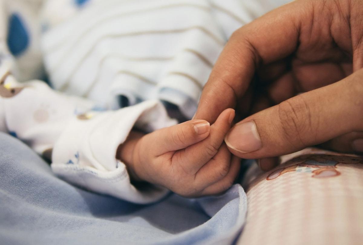 Προωράκι γεννήθηκε αναίσθητο σε ασθενοφόρο - Το έσωσε το πλήρωμα του ΕΚΑΒ 2 stigmiotypo othonis 2025 11 04 20.20.32