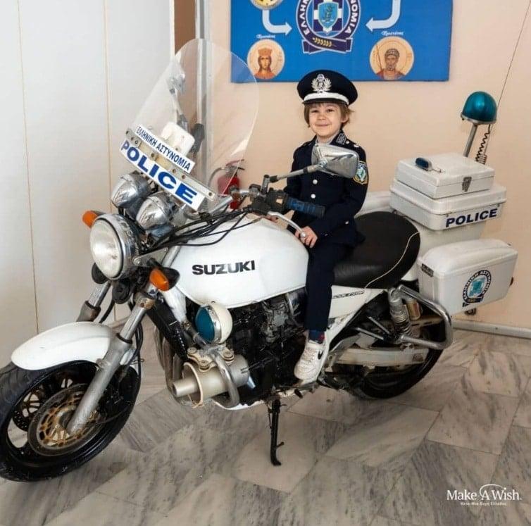 Ο 4χρονος Χριστόφορος έγινε Αρχηγός της ΕΛ.ΑΣ. για μία μέρα – Μια ευχή γεμάτη δύναμη και παιδικό όνειρο 2 xristoforos make a wish 09 07 2025 3 1