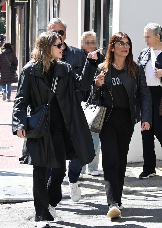 Κλέλια Ανδριολάτου: Σπάνια εμφάνιση με την κούκλα μητέρα της στο γήπεδο 4 andriolatou e