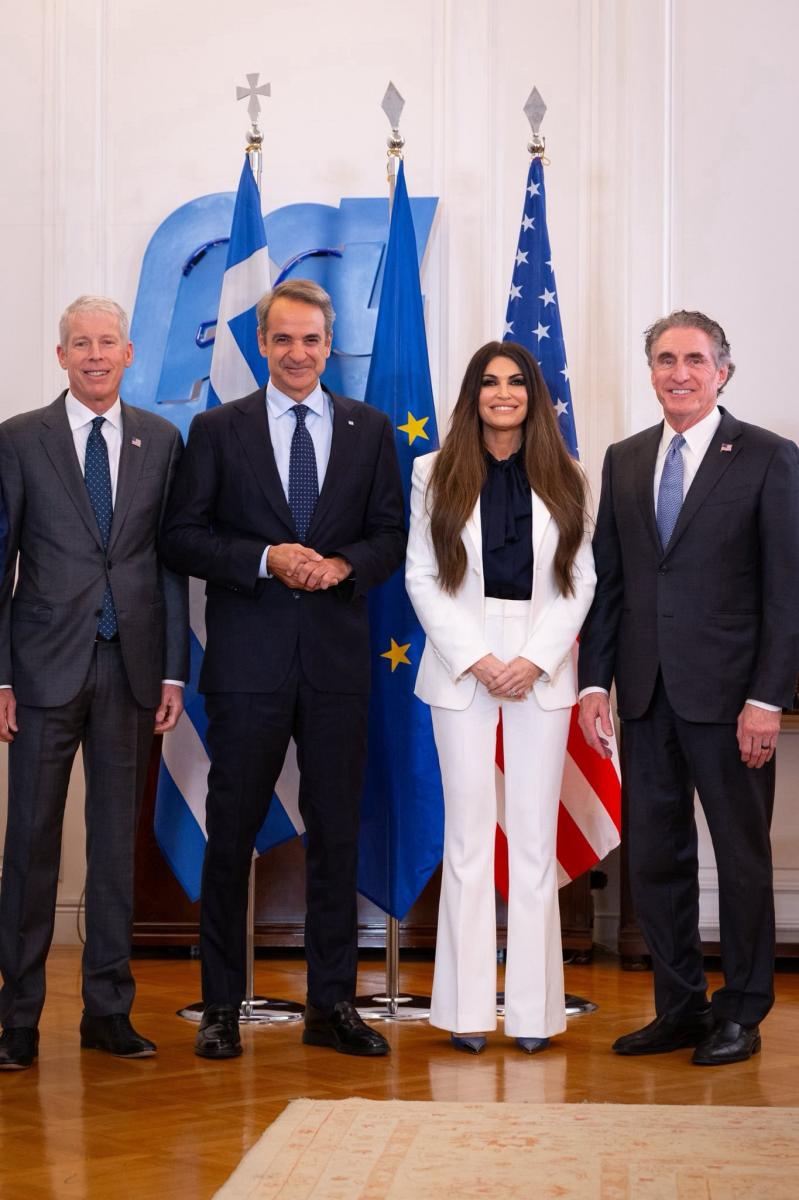 Έκλεψε την παράσταση ο Πίνατ στο Μαξίμου - Η εικόνα που ανήρτησε Υπουργός Εσωτερικών των ΗΠΑ 4 g5a