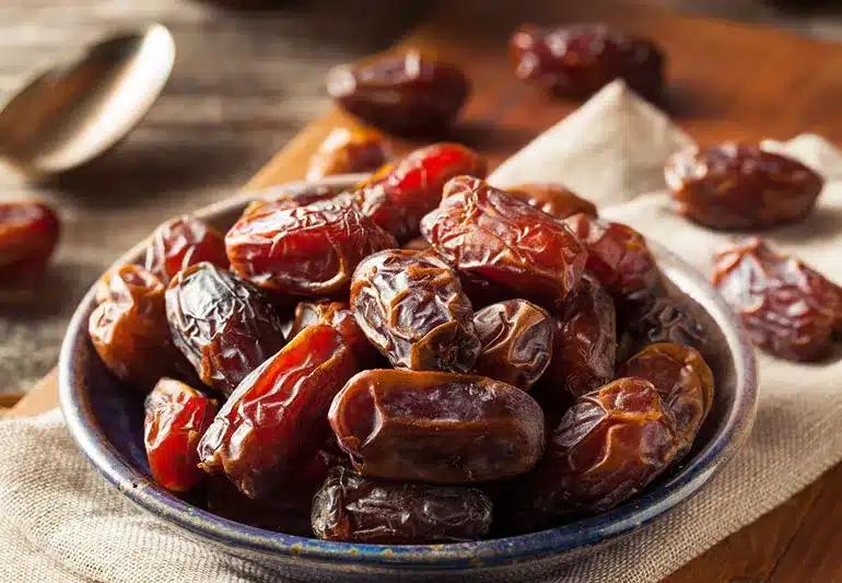 Θρέφοντας το σώμα σας με χουρμάδες - Τι συμβαίνει αν τρώτε 3 την ημέρα 1 dates fruit bowl 516816730 770x533 1 jpg