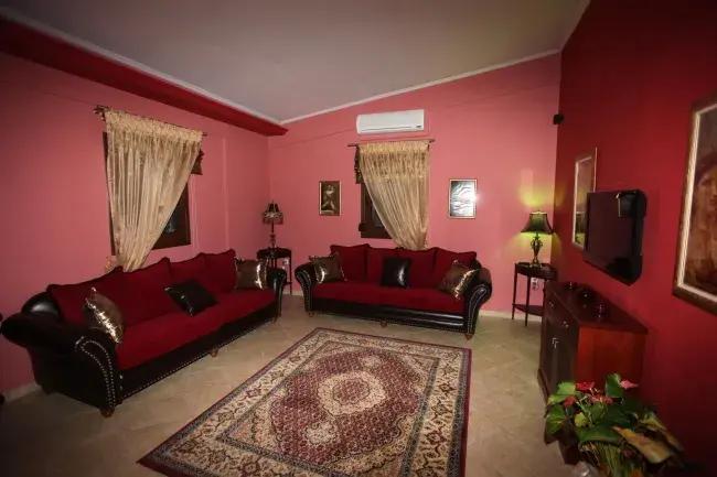 Σάλος σε πασίγνωστο οίκο ανοχńς στην Ελλάδα - Η θρυλική τσατσά Σούλα δεν βρίσκει σeξεργάτριες 8 soula oikos epoxis 3.jpg