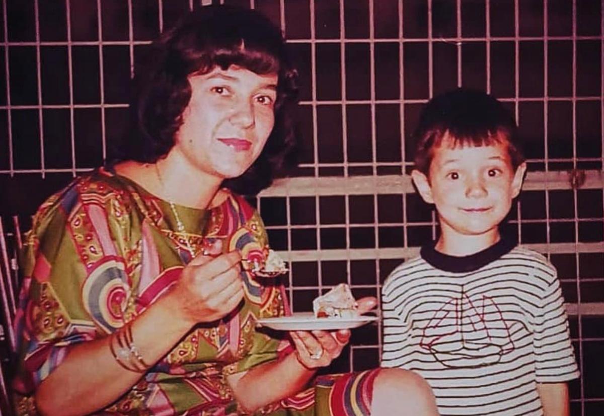 Πασίγνωστος Έλληνας πολιτικός σε μικρή ηλικία - Σήμερα όλη η Ελλάδα ασχολείται μαζί με του με ότι πει και ότι κάνει - Έχει σήμερα γενέθλια 2 stigmiotypo othonis 2025 11 06 21.38.45